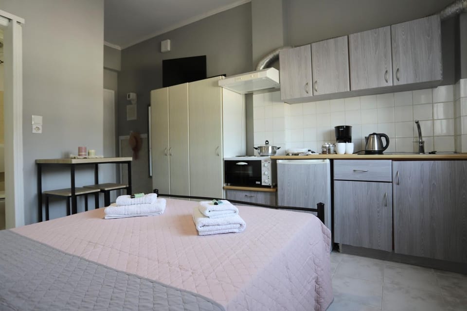 Maistros Studios 1 Bed and Breakfast in Argostolion