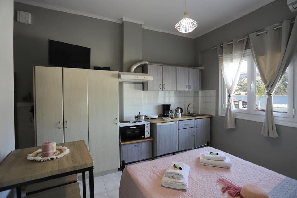 Maistros Studios 1 Bed and Breakfast in Argostolion