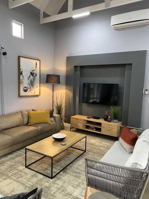 Dam'n Devine House in Gauteng