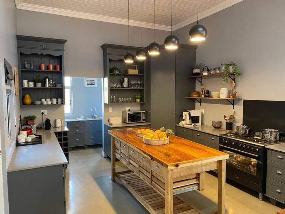 Dam'n Devine House in Gauteng