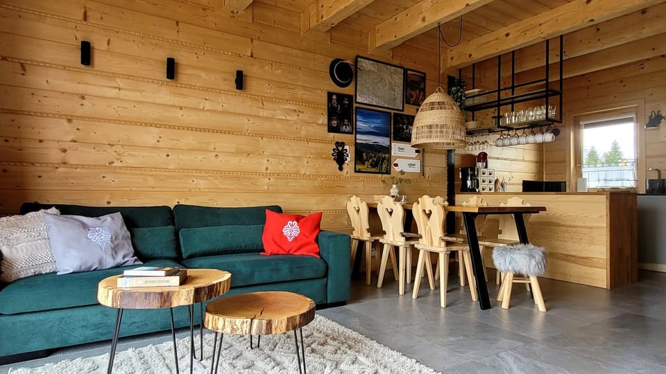 Communal lounge/ TV room, TV and multimedia, Kitchen or kitchenette, Living room, Seating area, Dining area, Evening entertainment