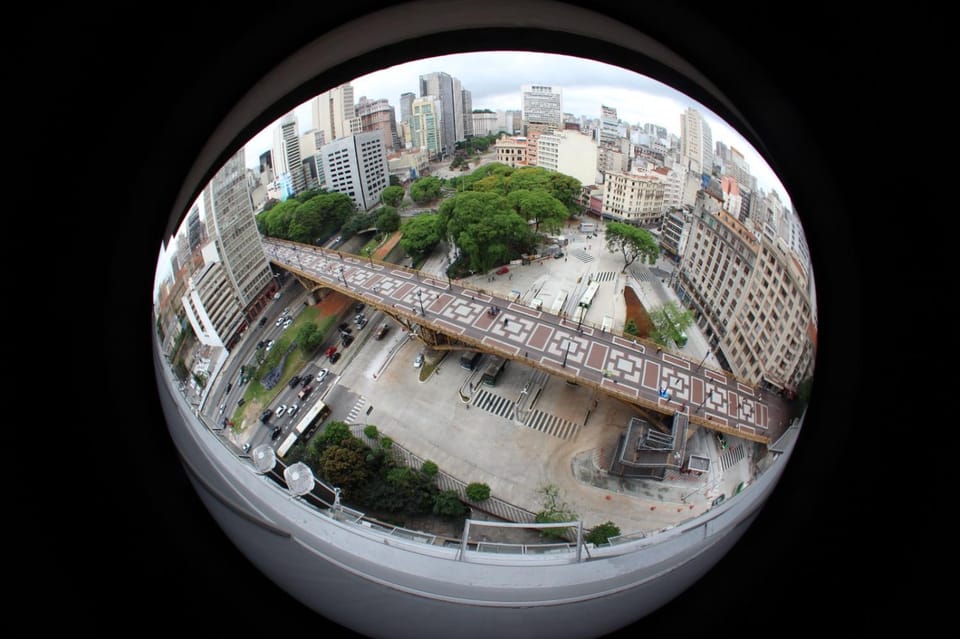 Neighbourhood, Bird's eye view, Location