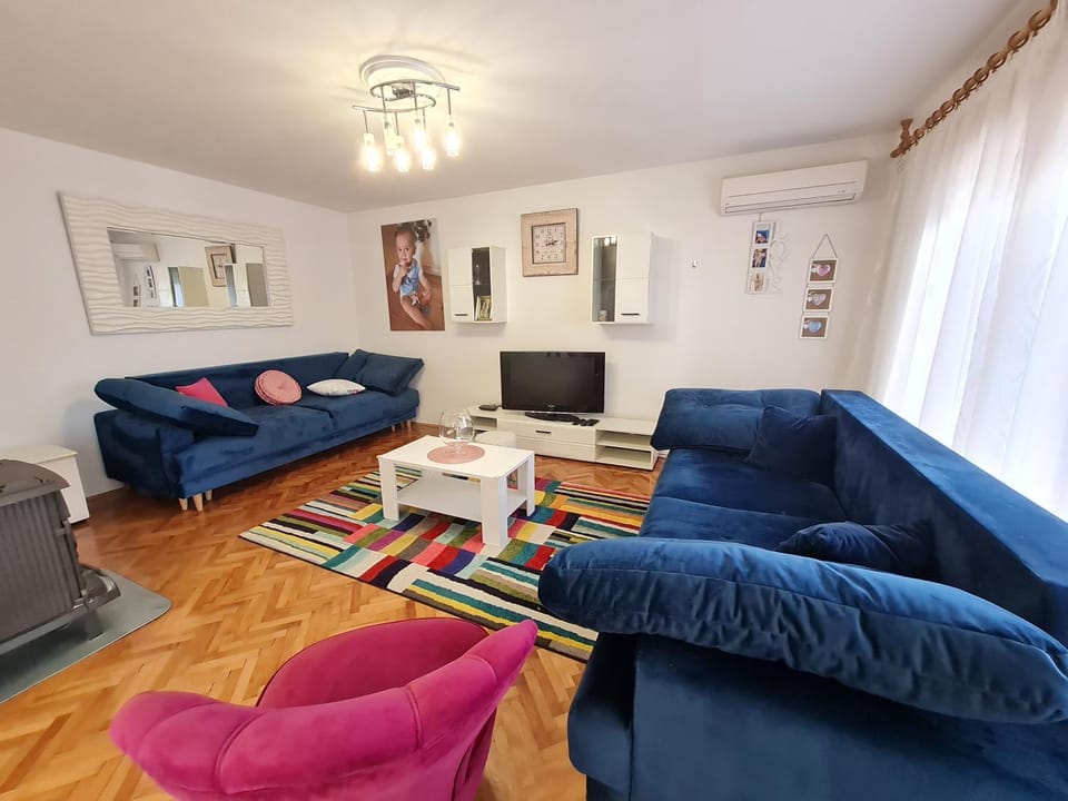 TV and multimedia, Living room, air conditioner