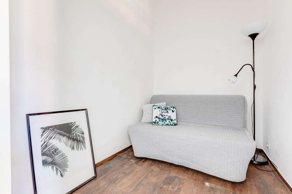 Bed, Living room, Seating area, Bedroom