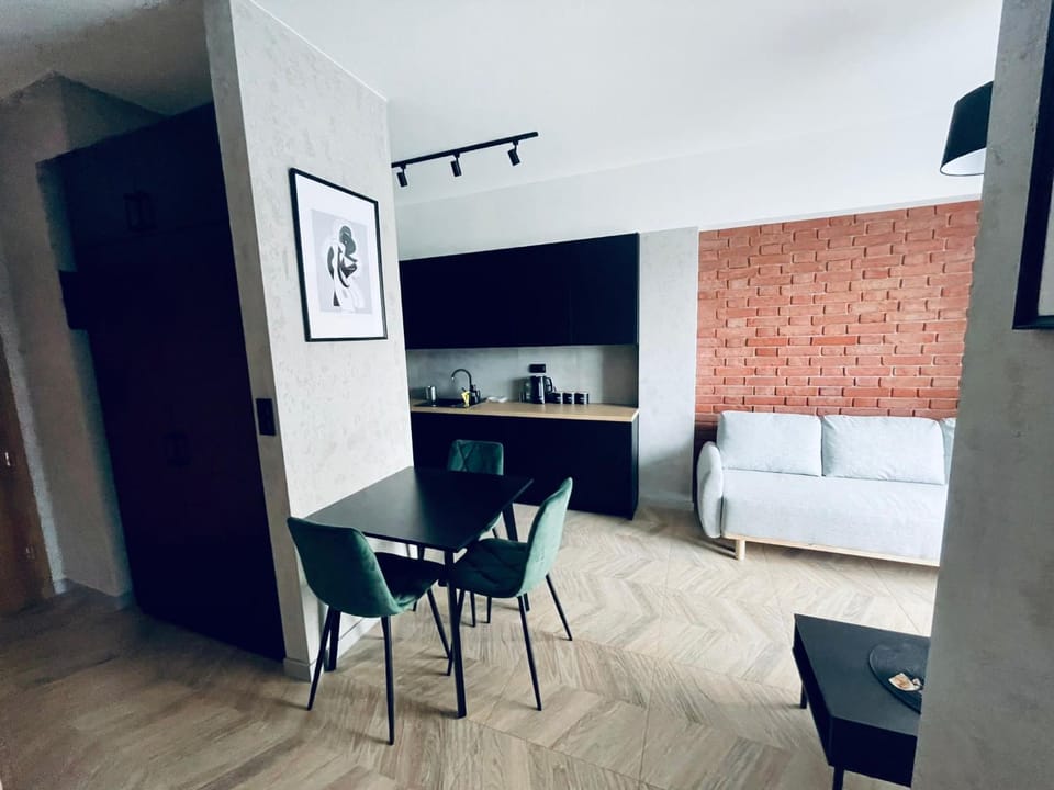 Kitchen or kitchenette, Seating area