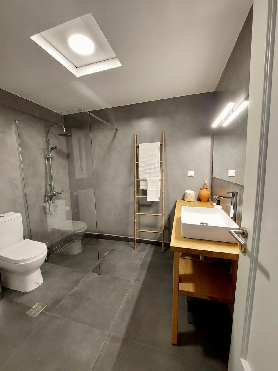 Shower, Toilet, Bathroom