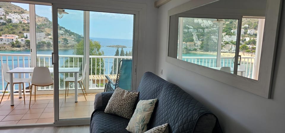 Day, Natural landscape, View (from property/room), Balcony/Terrace, Living room, Dining area, Sea view