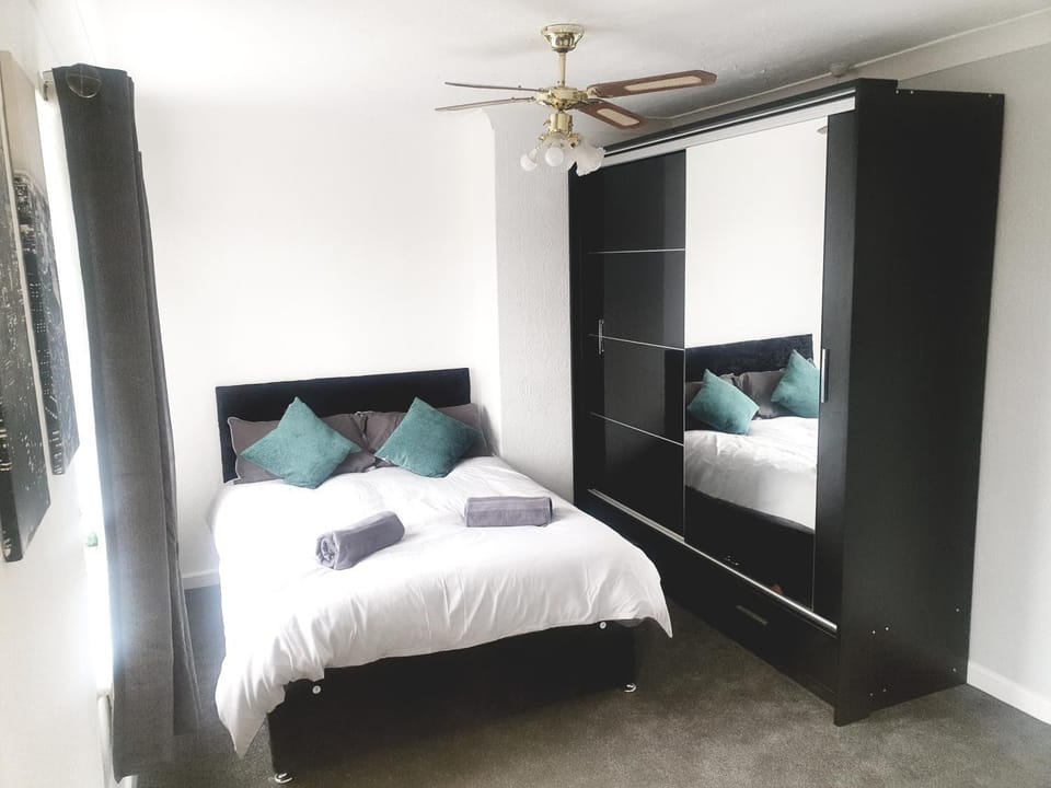 Bed, Bedroom, towels, wardrobe