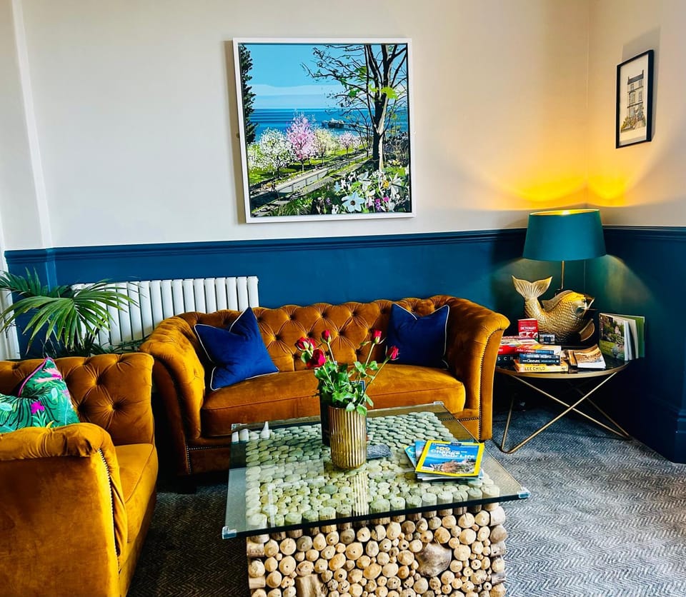 Communal lounge/ TV room