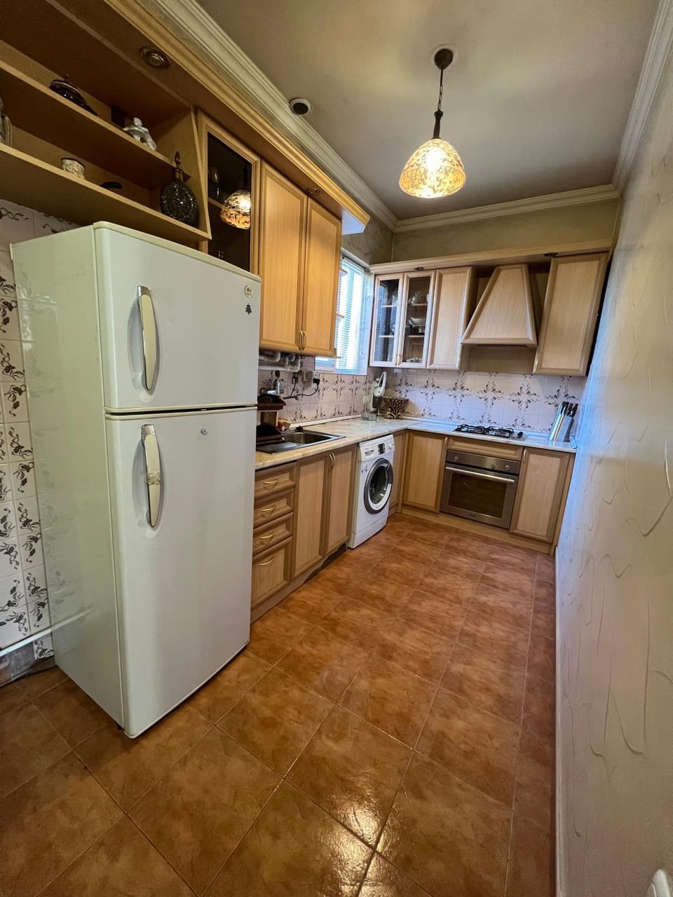 Kitchen or kitchenette, stove, laundry, washing machine