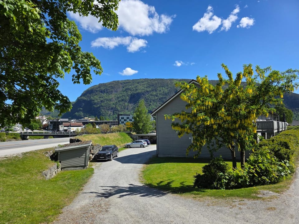 Rom 4 i bufellesskap Apartment in Vestland