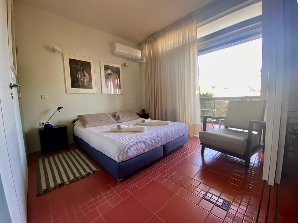 Bed, Photo of the whole room, Bedroom, air conditioner