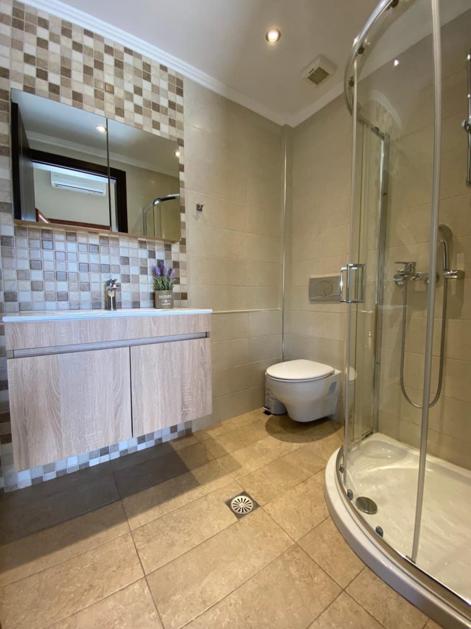 Shower, Toilet, Bathroom, Bath, towels