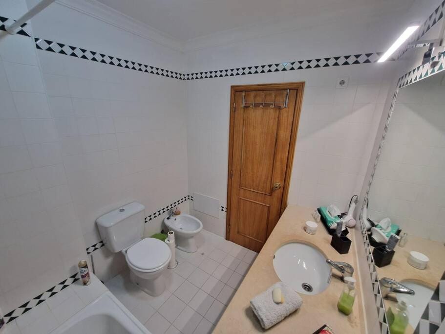 Charming Beachside Apartment- The Perfect Getaway! Apartment in Guia