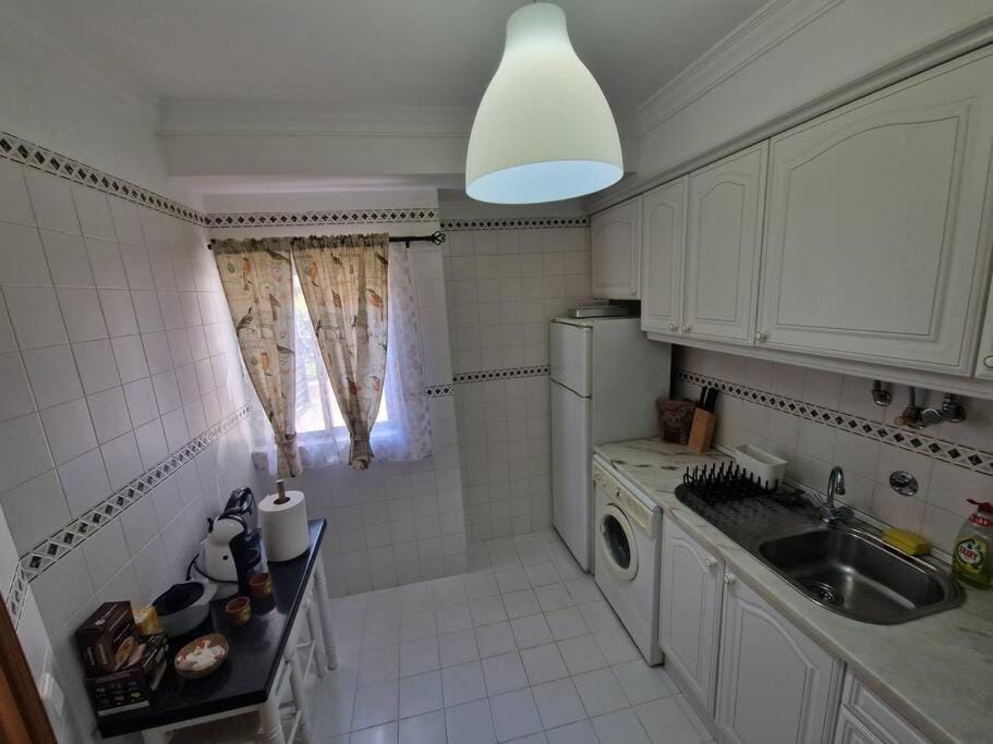 Charming Beachside Apartment- The Perfect Getaway! Apartment in Guia