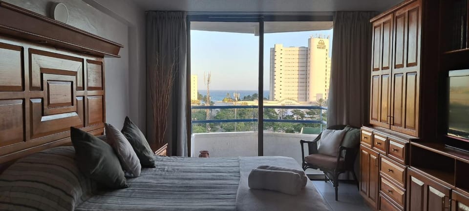 Bed, TV and multimedia, Balcony/Terrace, Photo of the whole room, Bedroom