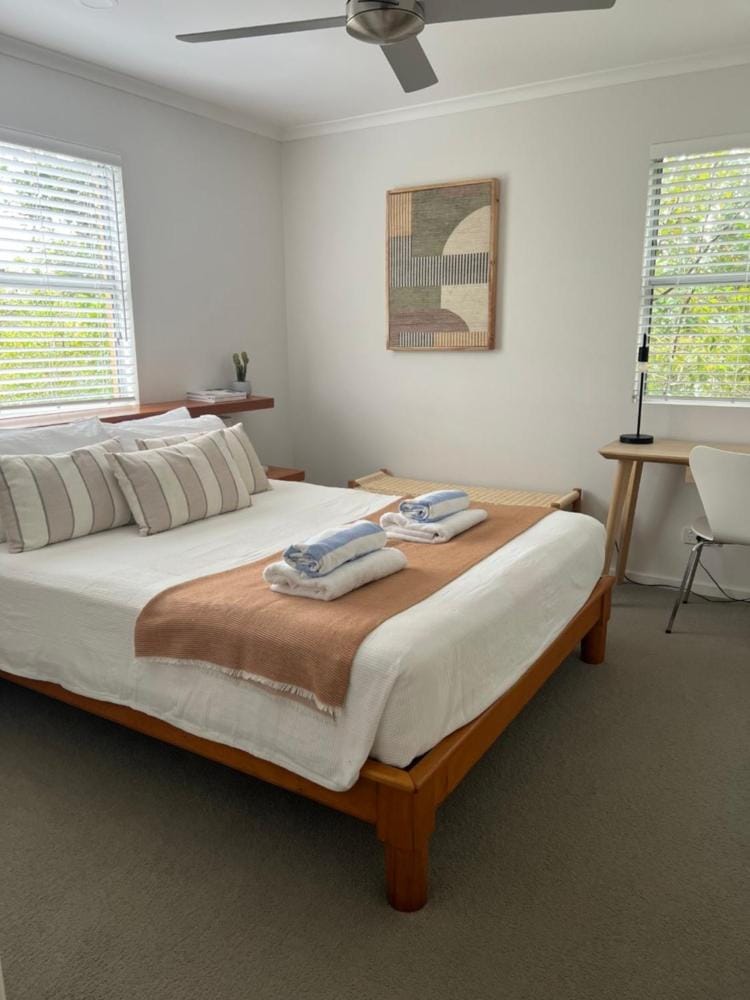 Bedroom, towels