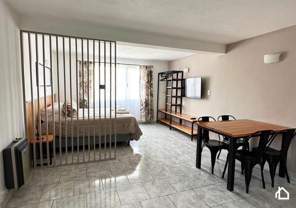 Bed, Dining area