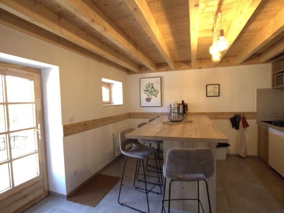 Gîte spacieux avec terrasse, nature et animaux acceptés - FR-1-496-285 House in Auvergne-Rhône-Alpes
