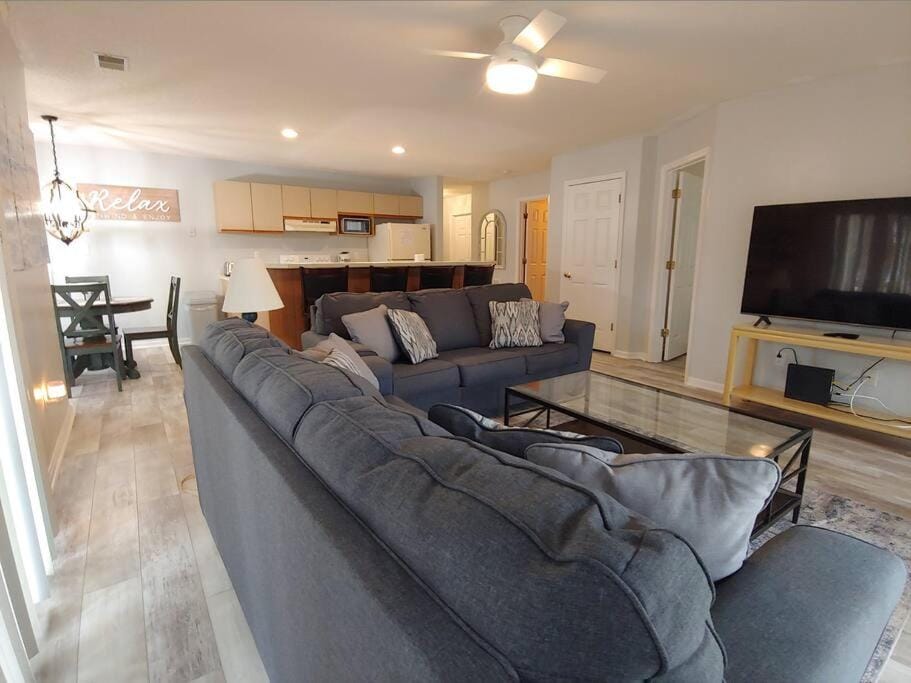 Communal lounge/ TV room, TV and multimedia, Seating area, Dining area, Evening entertainment, fireplace