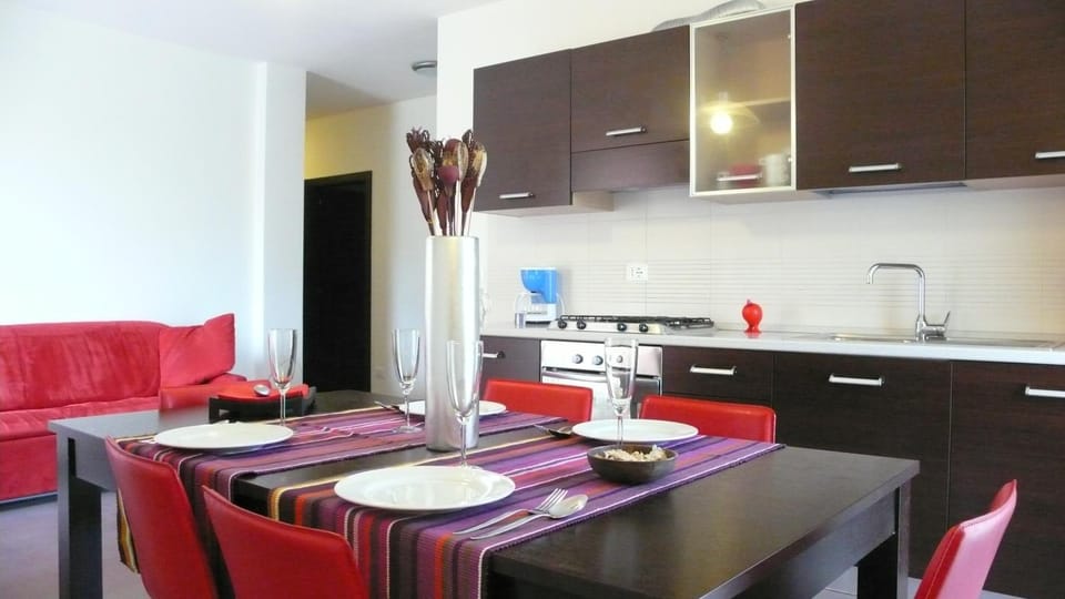 Dining area, kitchen