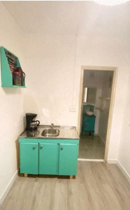 Patio, Staff, Kitchen or kitchenette, Animals, Food, Pets, children, Family, Facility for disabled guests, fireplace, furniture, locker, locker, minibar, pet friendly, storage, stove, toaster, towels, trouser press, kitchen