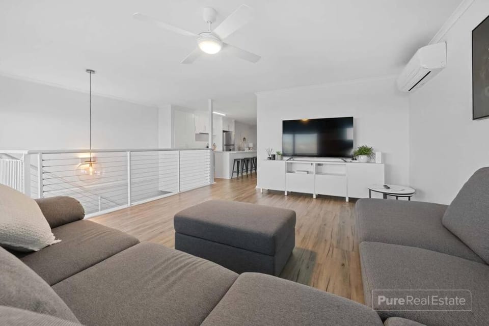 Beachfront Sunny Dais Apartment in Port Vincent