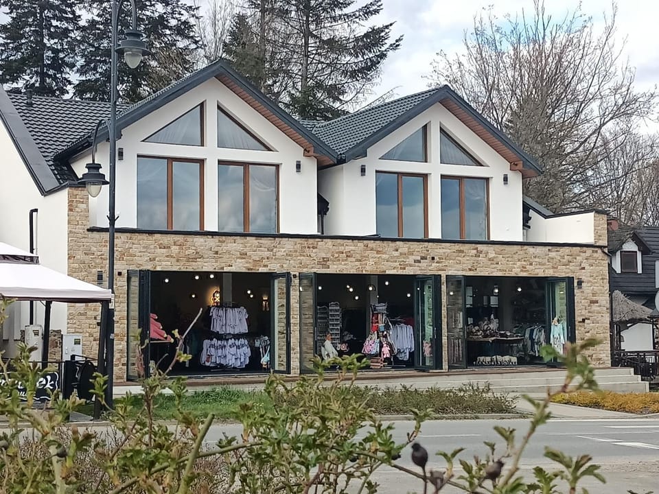Property building, Spring, Day, Street view
