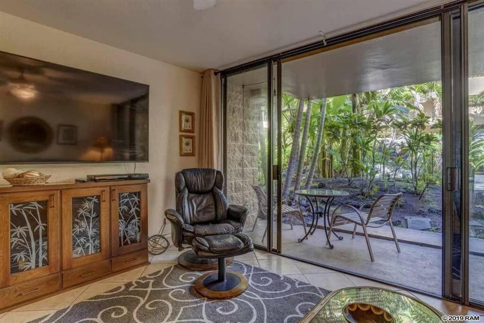 Wonderful Paki Maui by the Ocean in Lahaina Apartment in Kaanapali