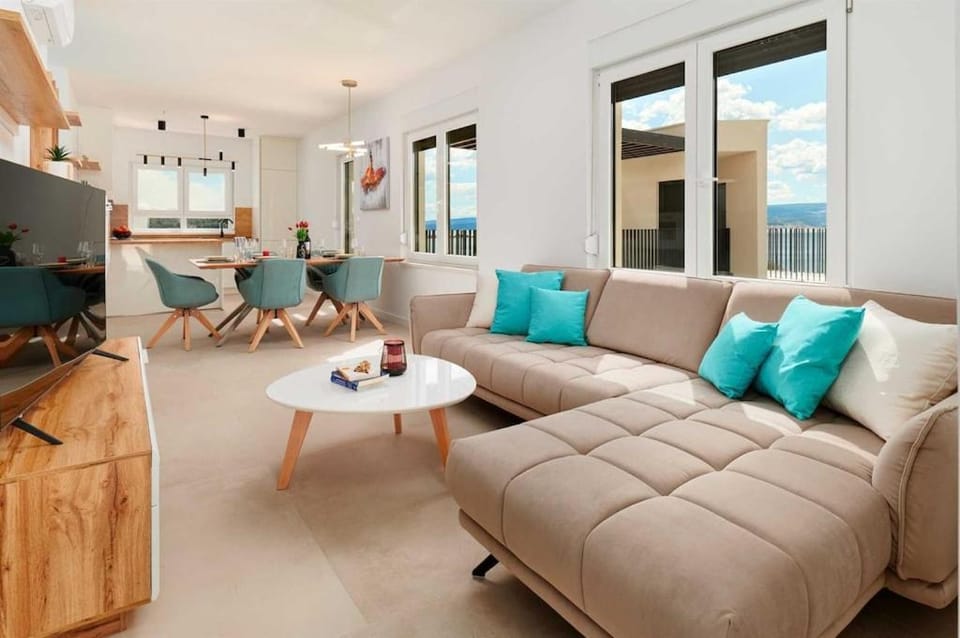 Villa Stella, private pool, sleeps 12, Dugi Rat Villa in Split-Dalmatia County