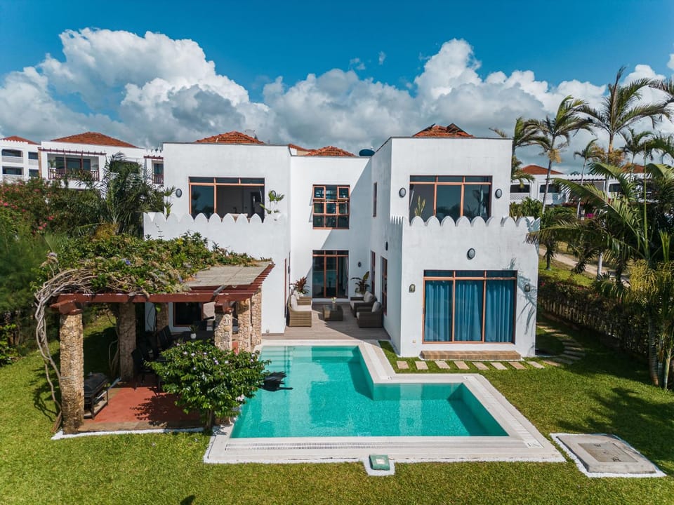 Property building, Activities, Bird's eye view, BBQ facilities, View (from property/room), View (from property/room), Pool view, Pool view, Sea view, Sea view, Swimming pool, towels