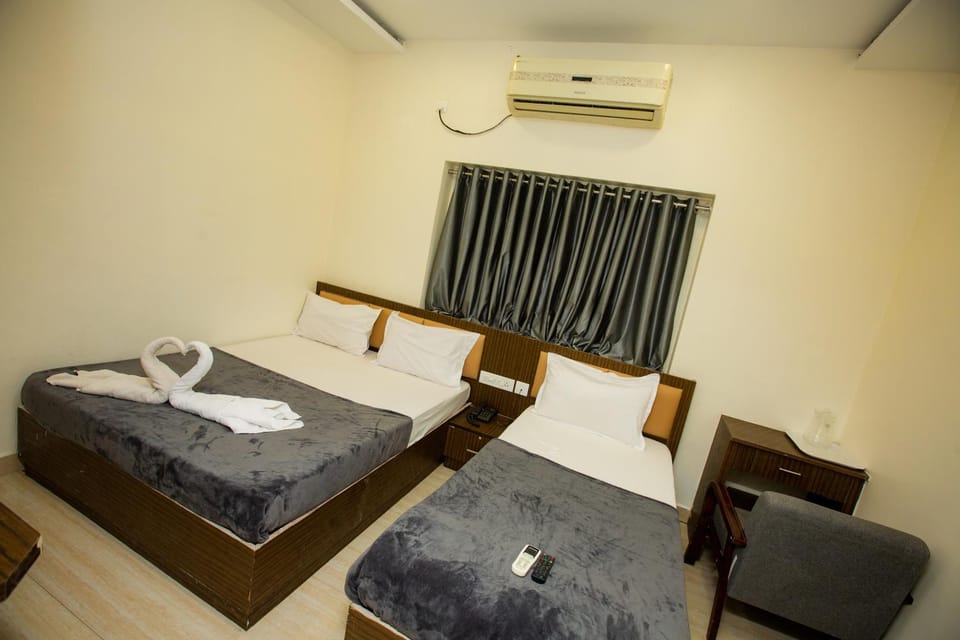 THE PARK AVENUE HOTEL - Business Class Hotel Near Central Railway Station Chennai Periyamet Nature lodge in Chennai