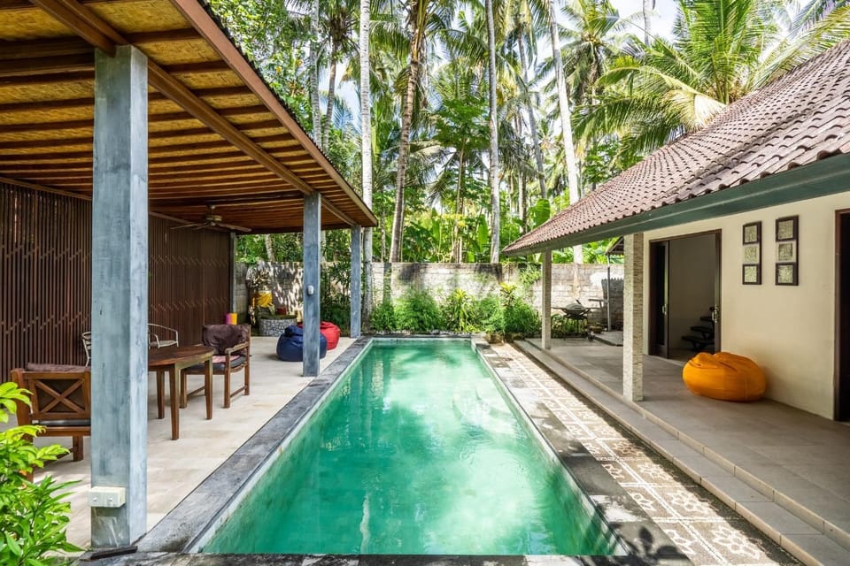 Property building, Patio, Garden, Balcony/Terrace, Seating area, Garden view, Pool view, Swimming pool
