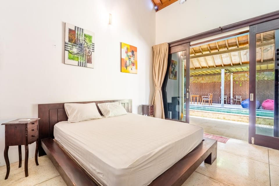Bed, Bedroom, Pool view