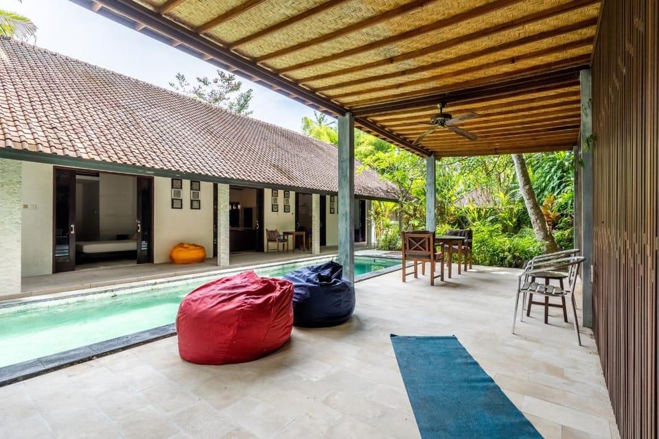 Property building, Patio, Garden, Balcony/Terrace, Seating area, Garden view, Pool view, Swimming pool