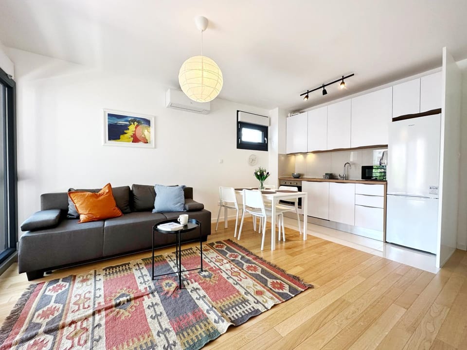 Kitchen or kitchenette, Living room, Seating area, Dining area, minibar, pet friendly, stove