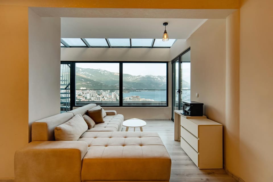 Natural landscape, Living room, Photo of the whole room, Seating area