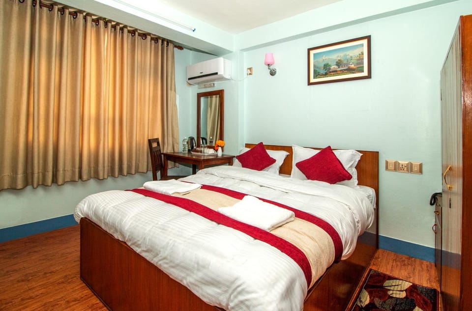 Bed, Photo of the whole room, Bedroom, air conditioner