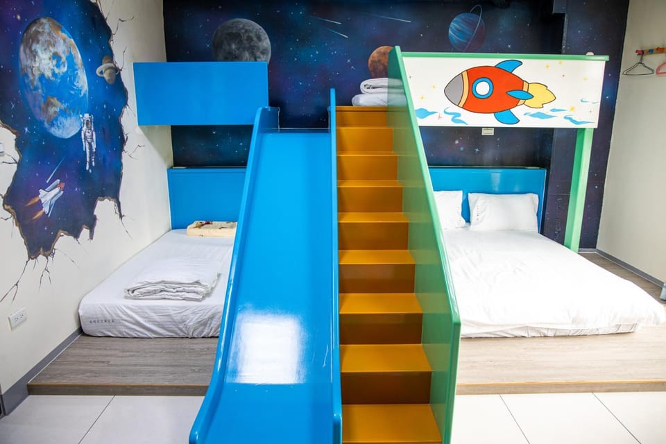 Bed, Bedroom, bunk bed