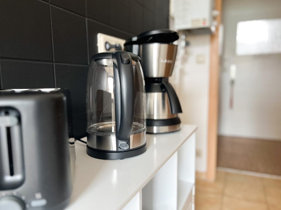 Coffee/tea facilities, toaster