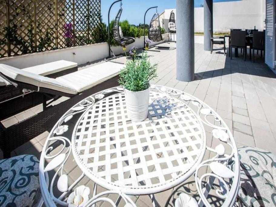 Property building, Garden, Balcony/Terrace