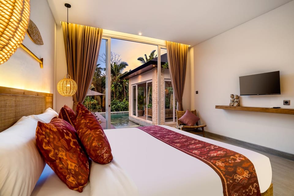 Bed, TV and multimedia, Bedroom