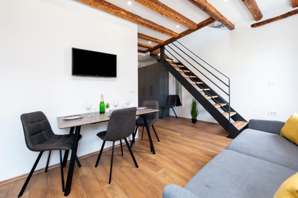 Living room, Seating area, Dining area