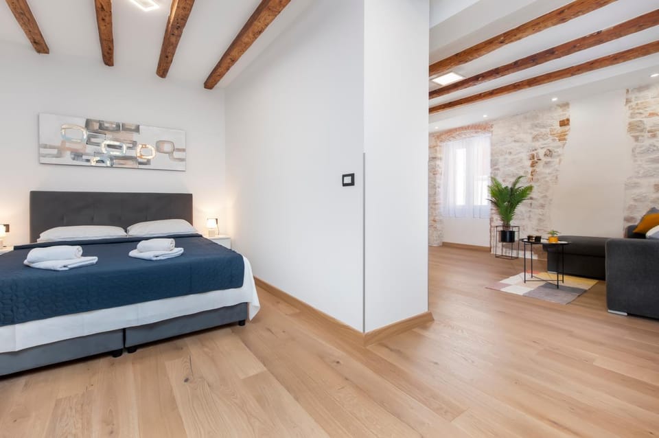 Bed, Living room, Photo of the whole room