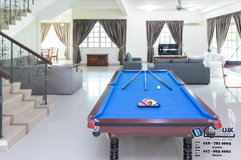 Tanjung Bungah 6BR 20Pax Bungalow w/ Snooker BBQ House in Tanjung Bungah