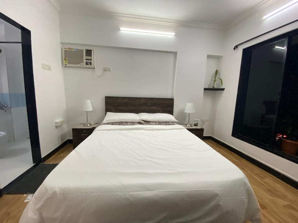 Bed, Photo of the whole room, Bedroom, air conditioner