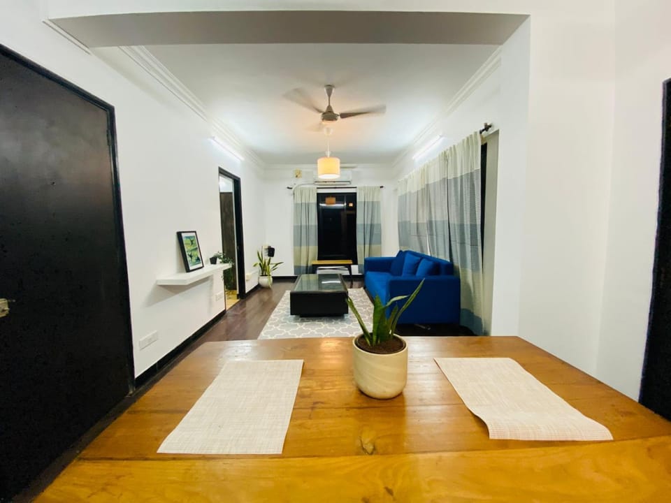 Bed, TV and multimedia, Living room, Photo of the whole room, Seating area
