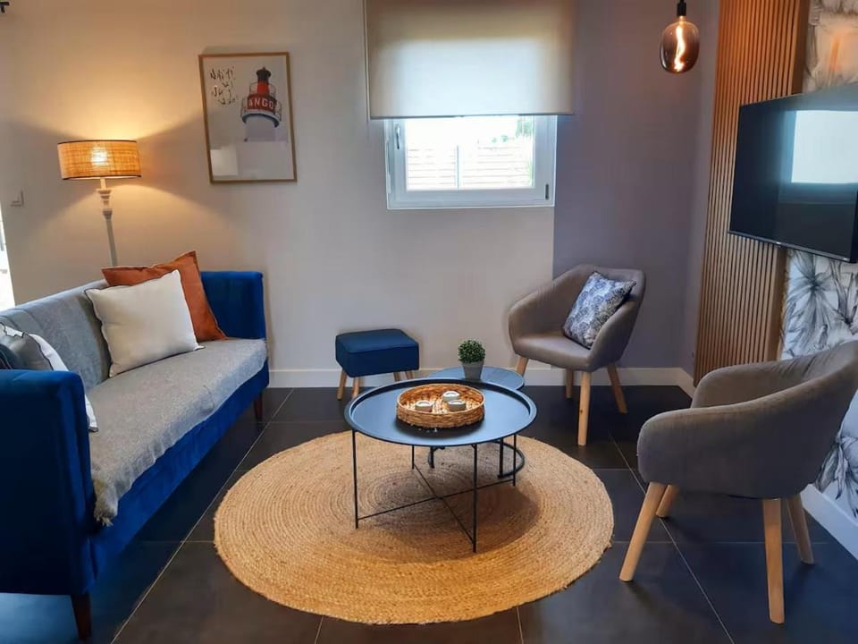 Communal lounge/ TV room, TV and multimedia, Living room, Seating area