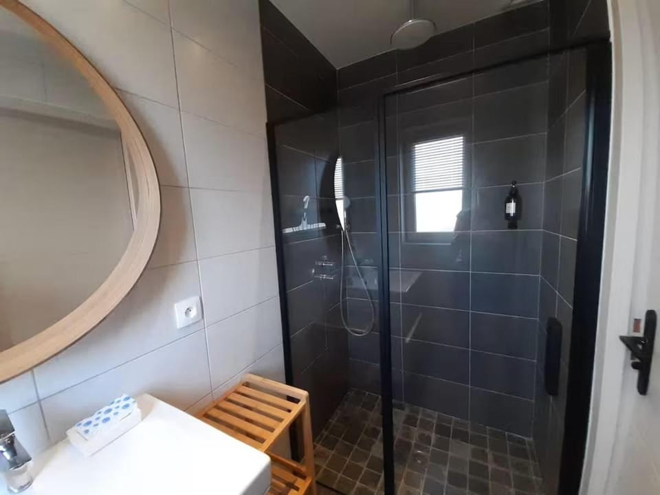Shower, Bathroom, towels