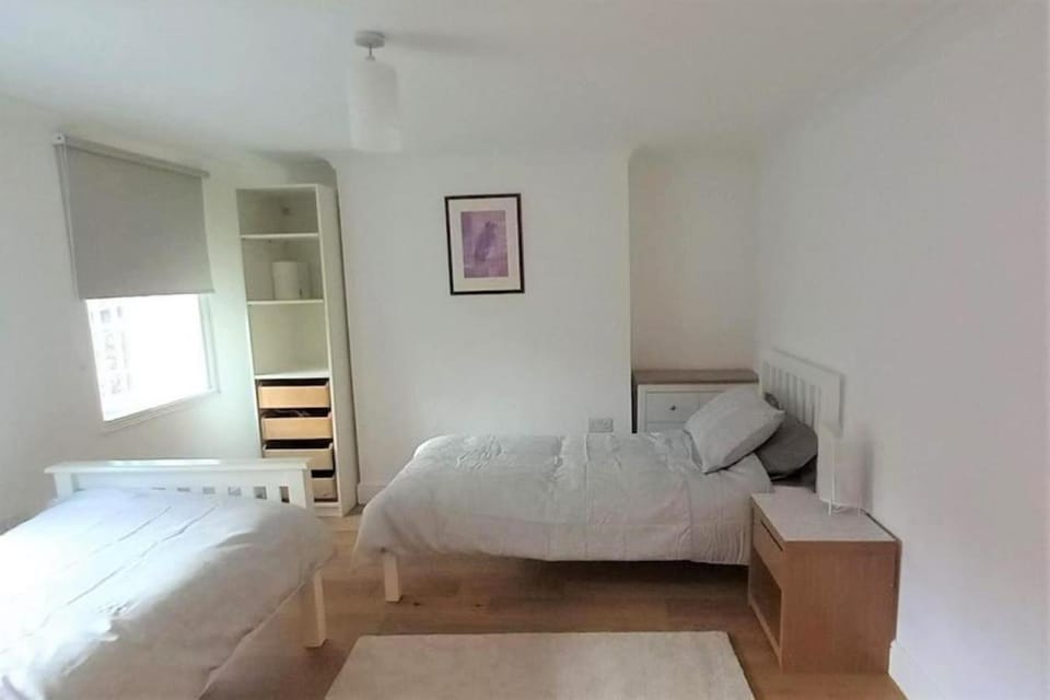 2 Bedroom Victorian Garden Flat Apartment in London Borough of Southwark